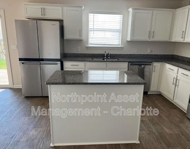 Foto del edificio - 2067 Elmridge Rd