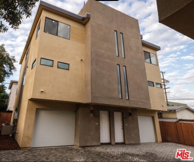 Foto del edificio - 6007 1/2 Barton Ave