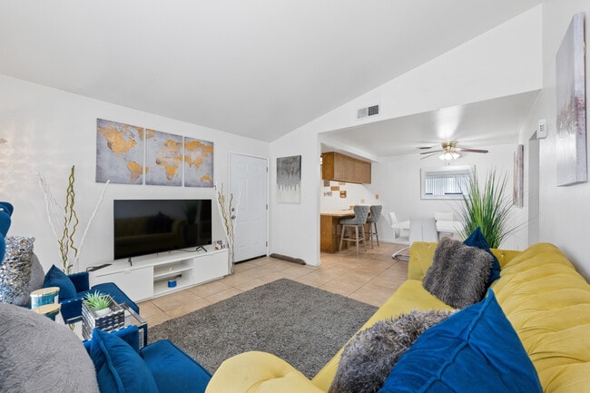 Building Photo - Laurelwood Oaks
