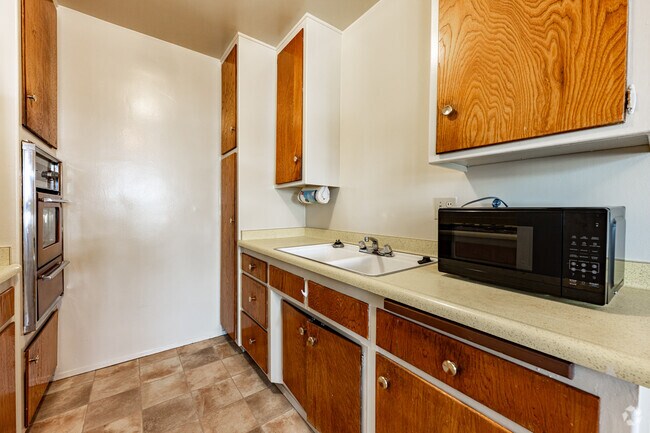 1 habitación, 1 baño - 725 pies cuadrados - Cocina - Foothill Terrace
