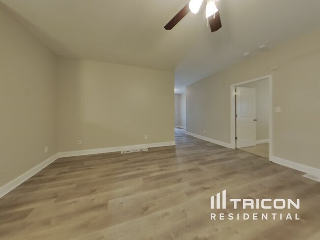 Building Photo - 124 Kings Crossing Ct