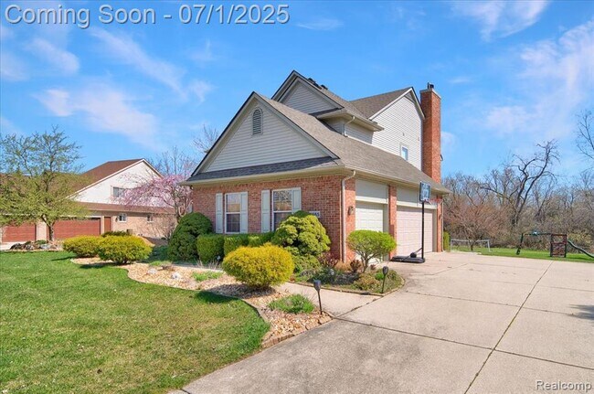 Foto del edificio - 2565 River Woods Dr N