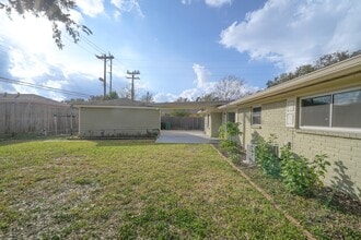 Building Photo - 5471 Loch Lomond Dr