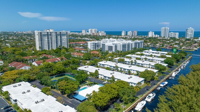 Building Photo - 6515 Bay Club Dr