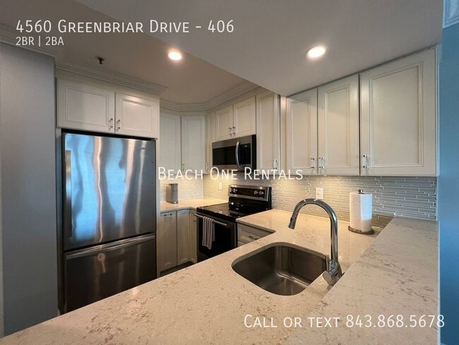 Building Photo - 4560 Greenbriar Dr