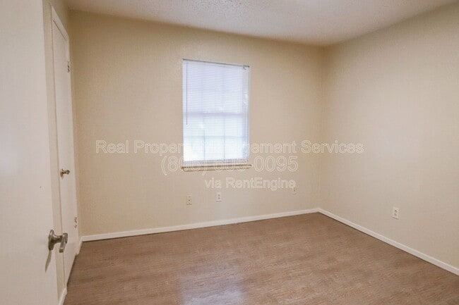 Building Photo - 2912 Kirby Ave