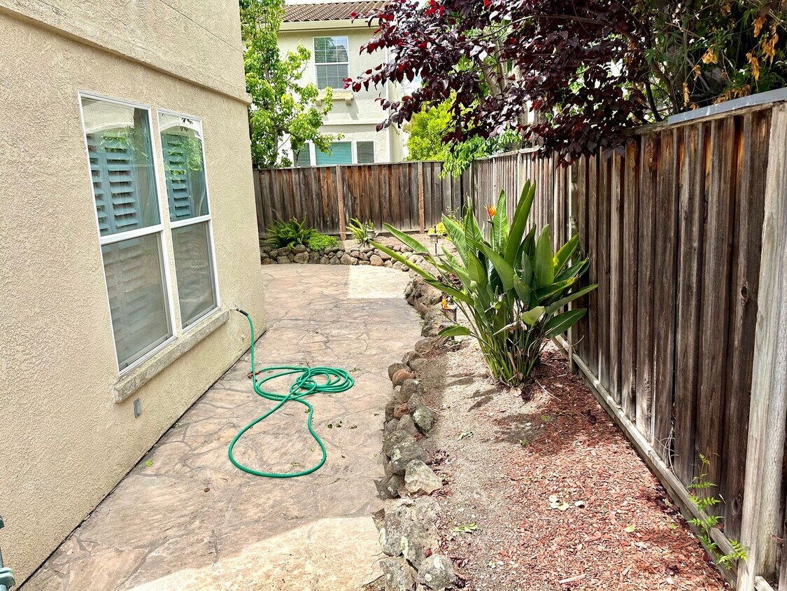 Foto del edificio - Spacious 4-Bedroom, 2.5-Bathroom Home for ...