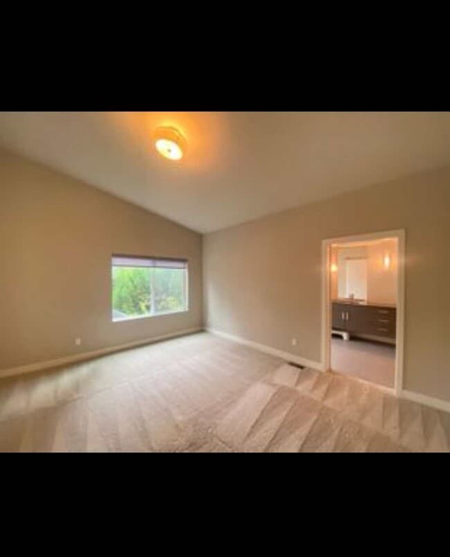 Foto del edificio - 1613 N 167th St