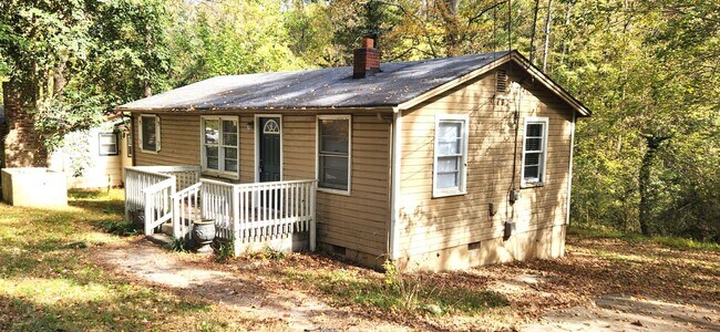 Foto del edificio - Three Bedroom House in Town of Ranlo, NC