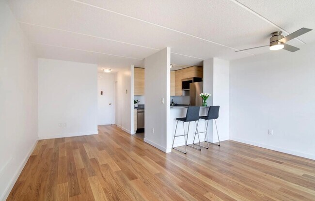 Foto del edificio - 1155 Warburton Ave