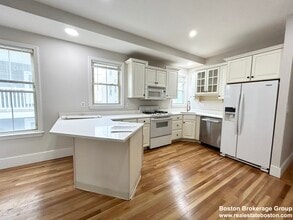 Building Photo - 12 Buttonwood St