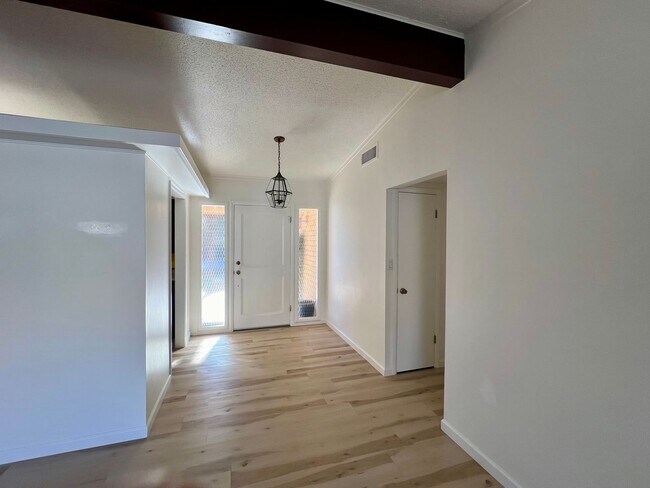 Foto del edificio - Unfurnished - 1 Year Rental - Procure