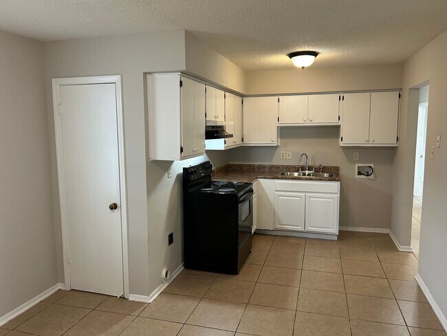 Building Photo - 6635 Birchfield Cir