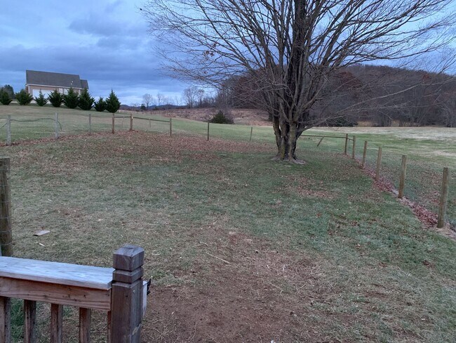 Foto del edificio - 3 BR 1.5 Bath brick rancher on 2 acres in Fairfield