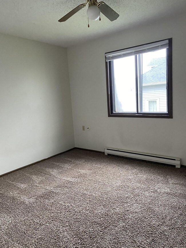 Building Photo - 2095 5th Ave