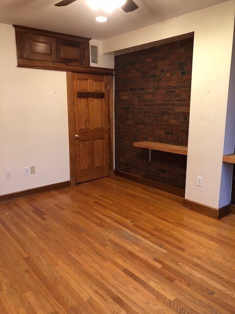 Foto del edificio - 527 E 3rd St