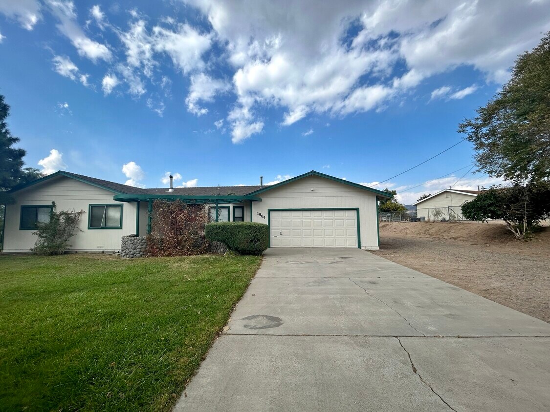 Primary Photo - 1584 Johnson Ln