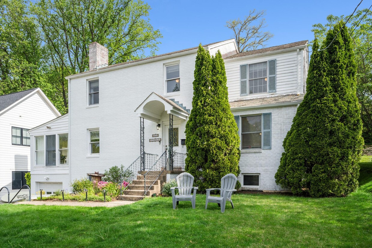 Primary Photo - 6023 Walhonding Rd