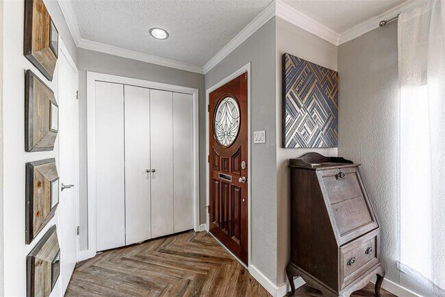 Foto del edificio - 5233 Woodlawn Pl