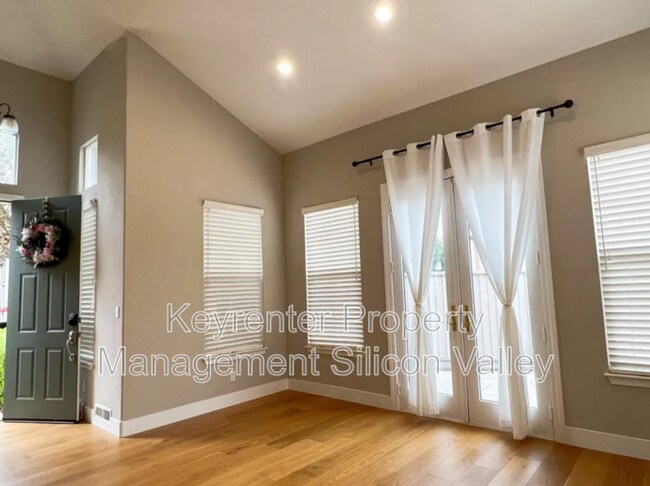 Building Photo - 5765 Chambertin Dr