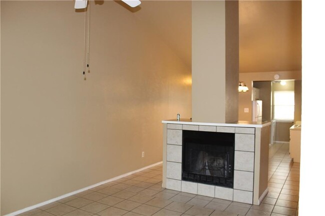 Building Photo - 2 Brookmeadow Dr