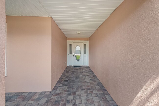 Building Photo - Beautiful 4 Bedroom Beach-Style Cottage!