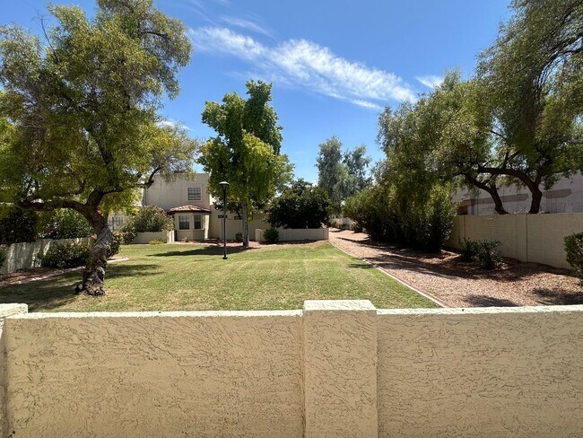 Building Photo - Beautifully maintained 3BR/2BA single-leve...