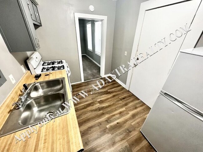 Building Photo - Cute and Affordable Olathe Apartment-Comin...