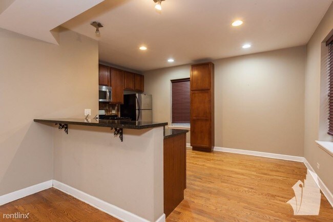 Building Photo - 2618 W Rosemont Ave