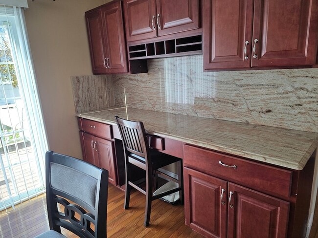 Foto del edificio - 176 Oak Grove Ave