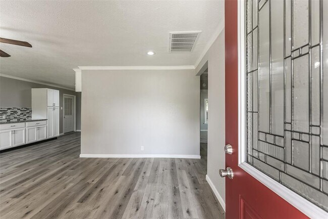 Building Photo - 4419 Kingsdale St