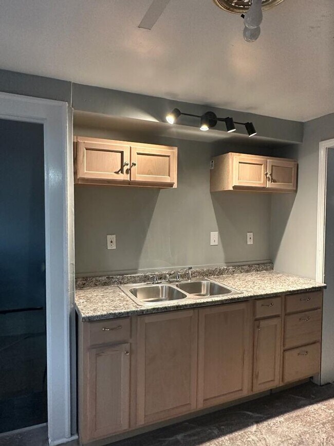 Foto del edificio - 12718 Iroquois Ave