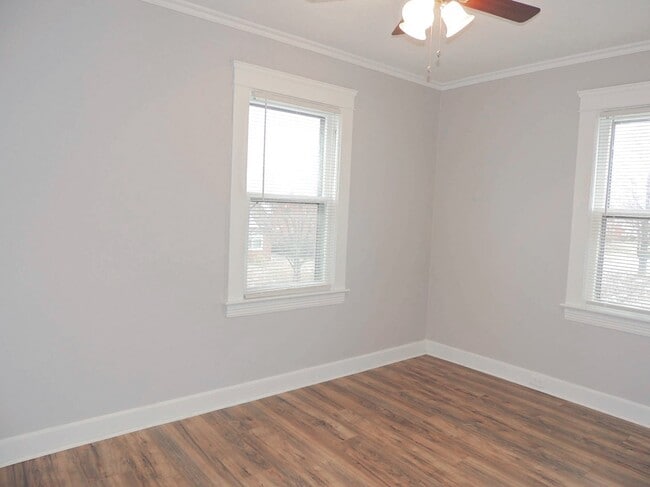 Building Photo - 4 Bed - 2 Full Bath Colonial for Rent!