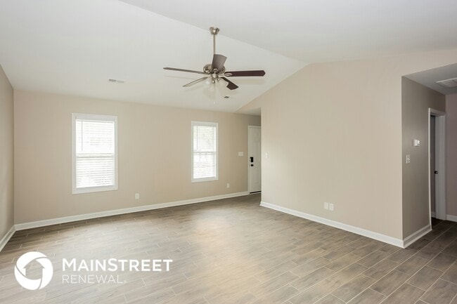 Building Photo - 1102 Skyland St