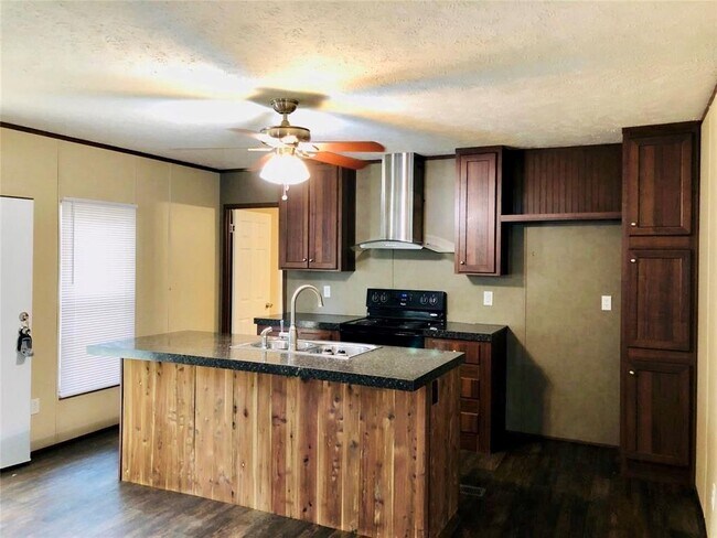 Building Photo - 14122 Shadow Bay Dr