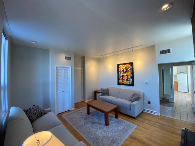 Building Photo - 137 Grandview Ave