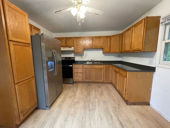 Building Photo - Three Bedroom Home in Portage