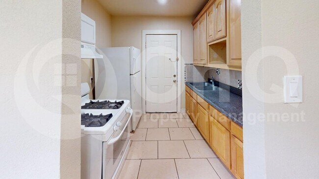 Foto del edificio - 2640 Berryhill Dr