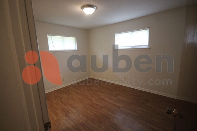 Foto del edificio - 2 Bedroom 1 Bathroom off Bonny Oaks! Housi...