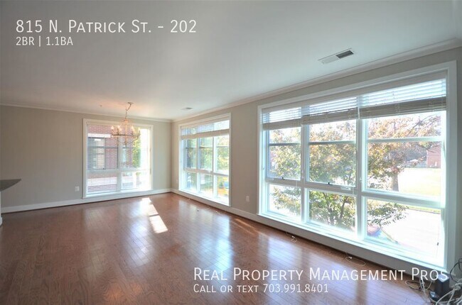 Foto del edificio - Sun Drenched Corner Condo- Old Town Alexan...