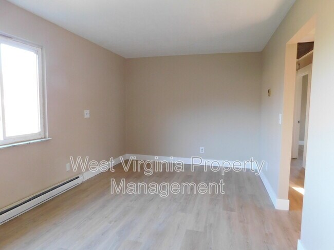 Foto del edificio - 98 Goodman Dr