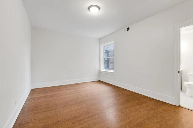 Foto del edificio - 6041 S Saint Lawrence Ave