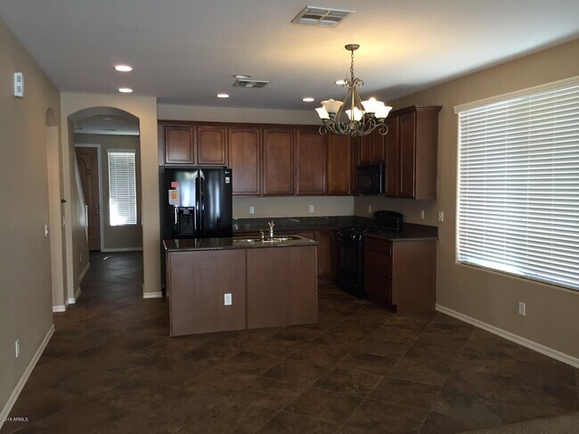 Foto del edificio - 14558 W Port Royale Ln