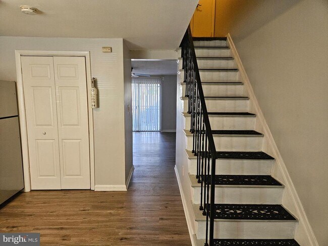 Foto del edificio - 1951 Dutch Village Dr