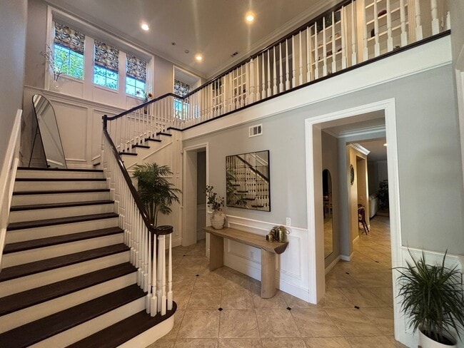 Foto del edificio - Spectacular 5-Bedroom Home with Private Po...