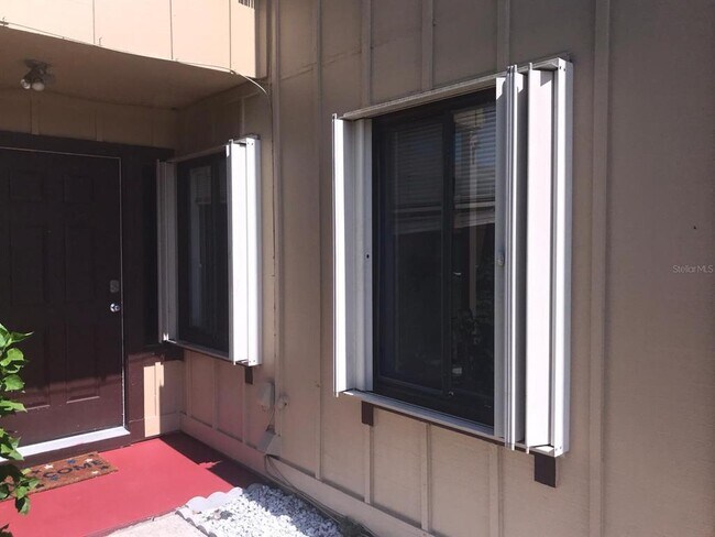 Foto del edificio - 112 Oakwood Village Cir