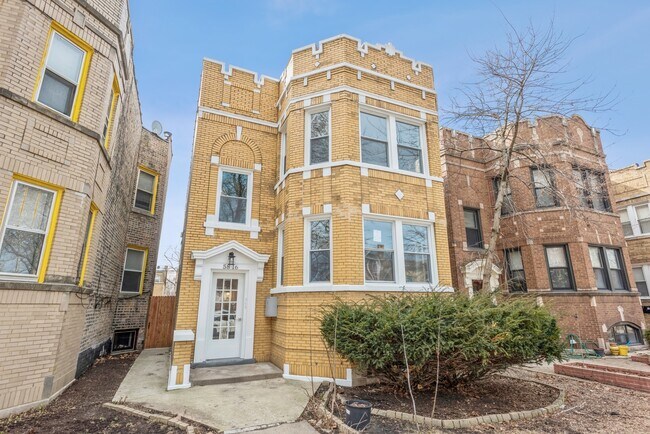 Building Photo - 5816 N Artesian Ave