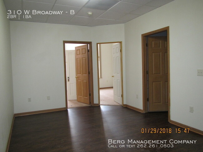 Building Photo - Two Bedroom One Bath