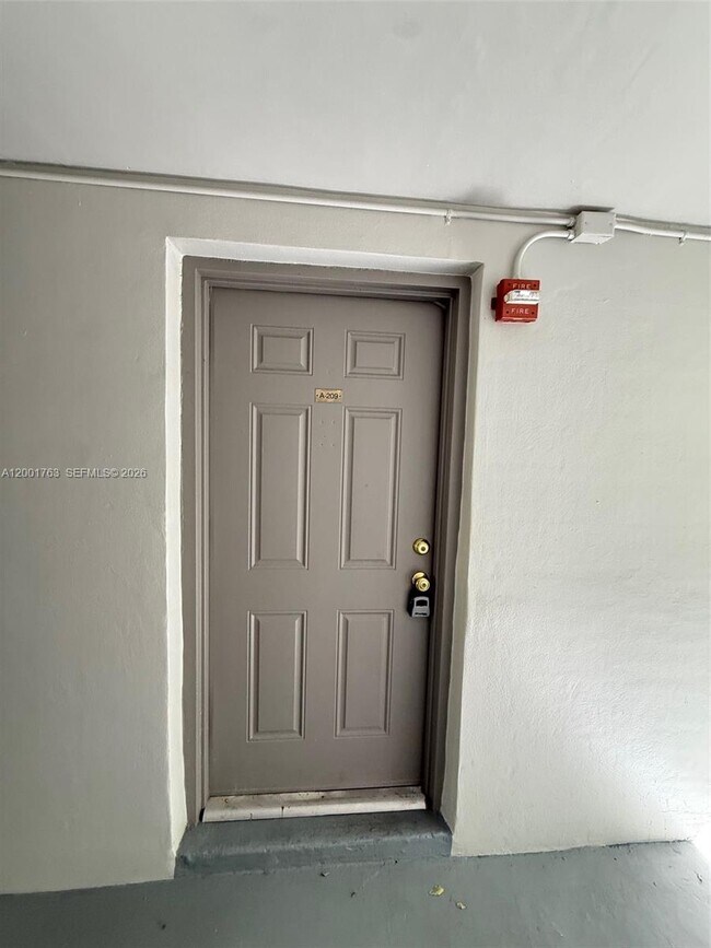 Foto del edificio - 10403 N Kendall Dr