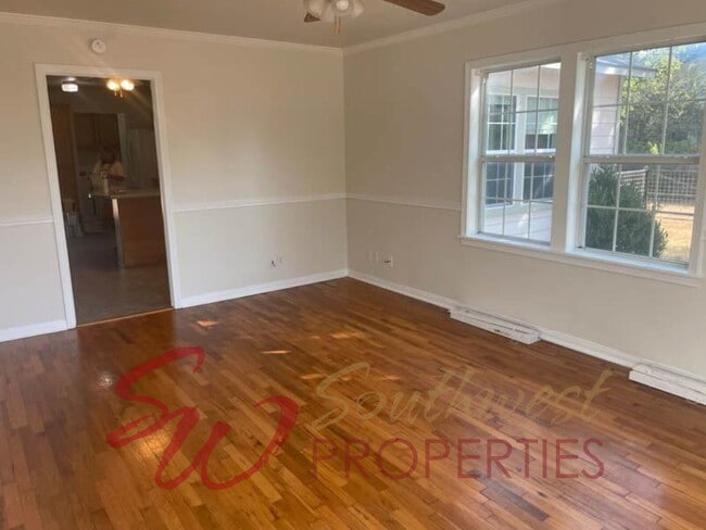 Building Photo - Excellent space with large bedrooms